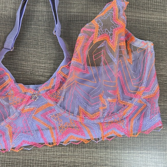 Savage Fenty Lace Underwire Bra in Lavender with Embroidered Stars - Picture 2 of 4